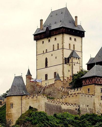 Castles and Chateuas